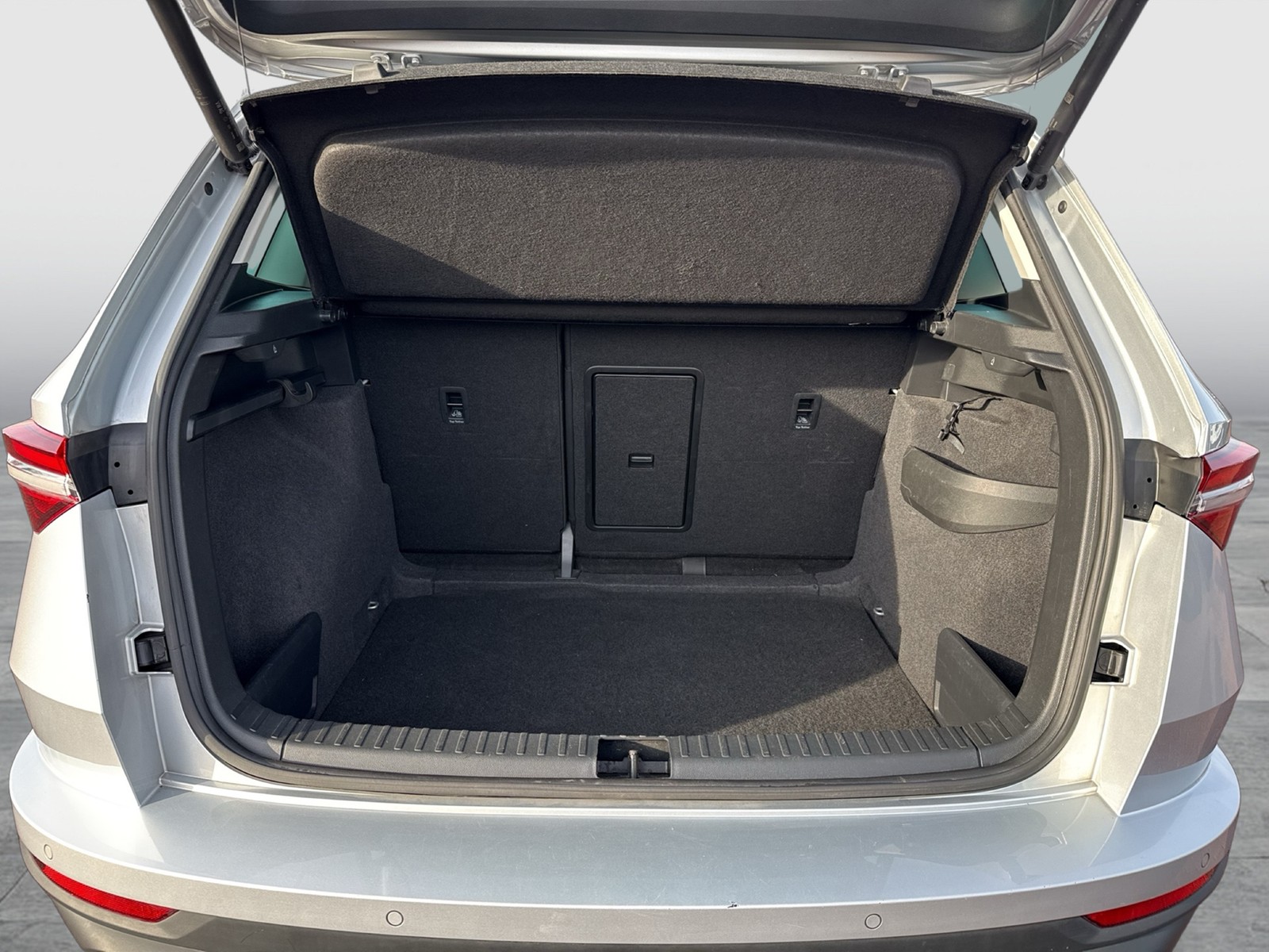 Skoda Karoq 1.5 TOUR CAM ACC E-KLAPPE NAVI LM17 SITZHZ