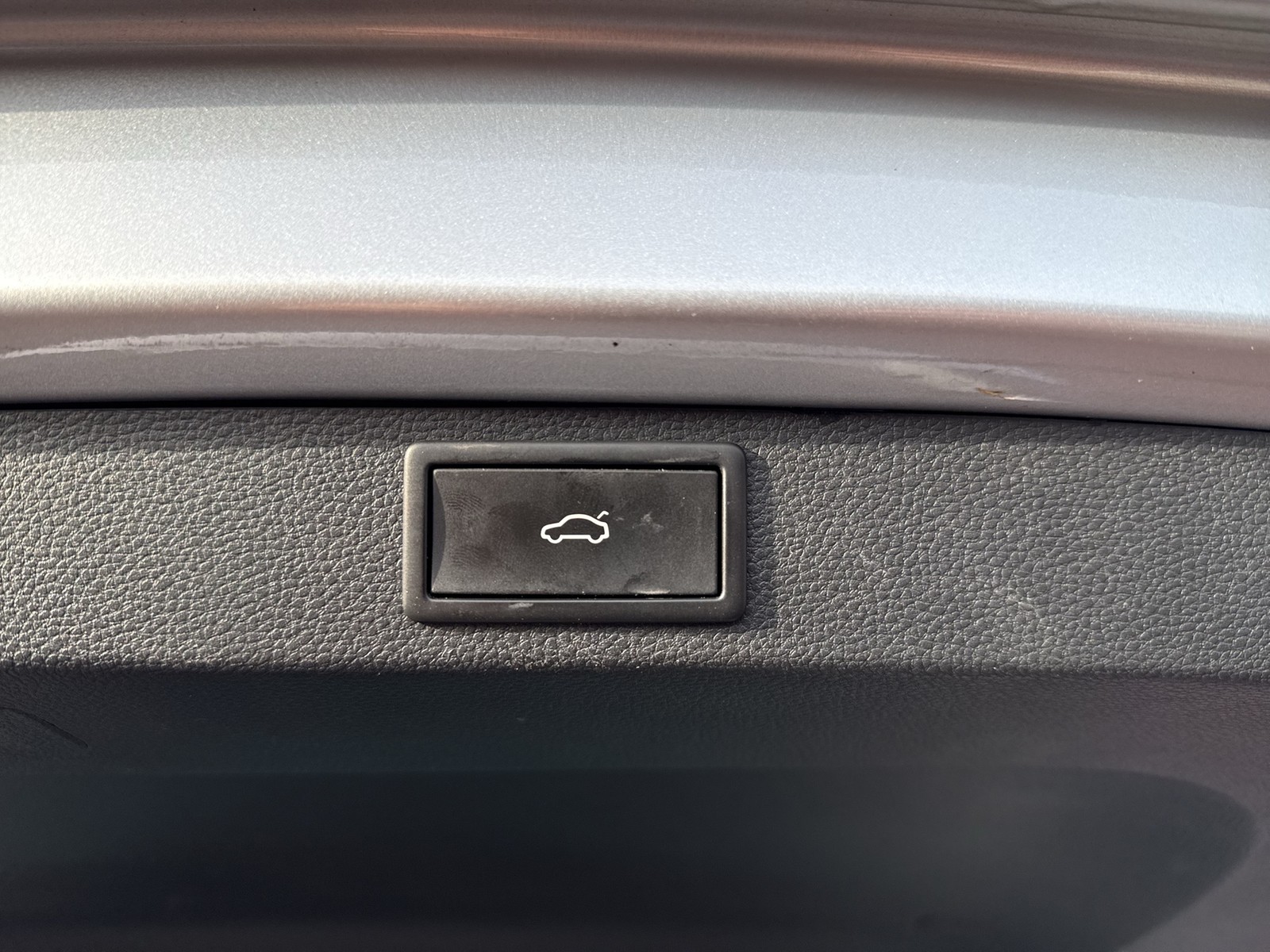 Skoda Karoq 1.5 TOUR CAM ACC E-KLAPPE NAVI LM17 SITZHZ