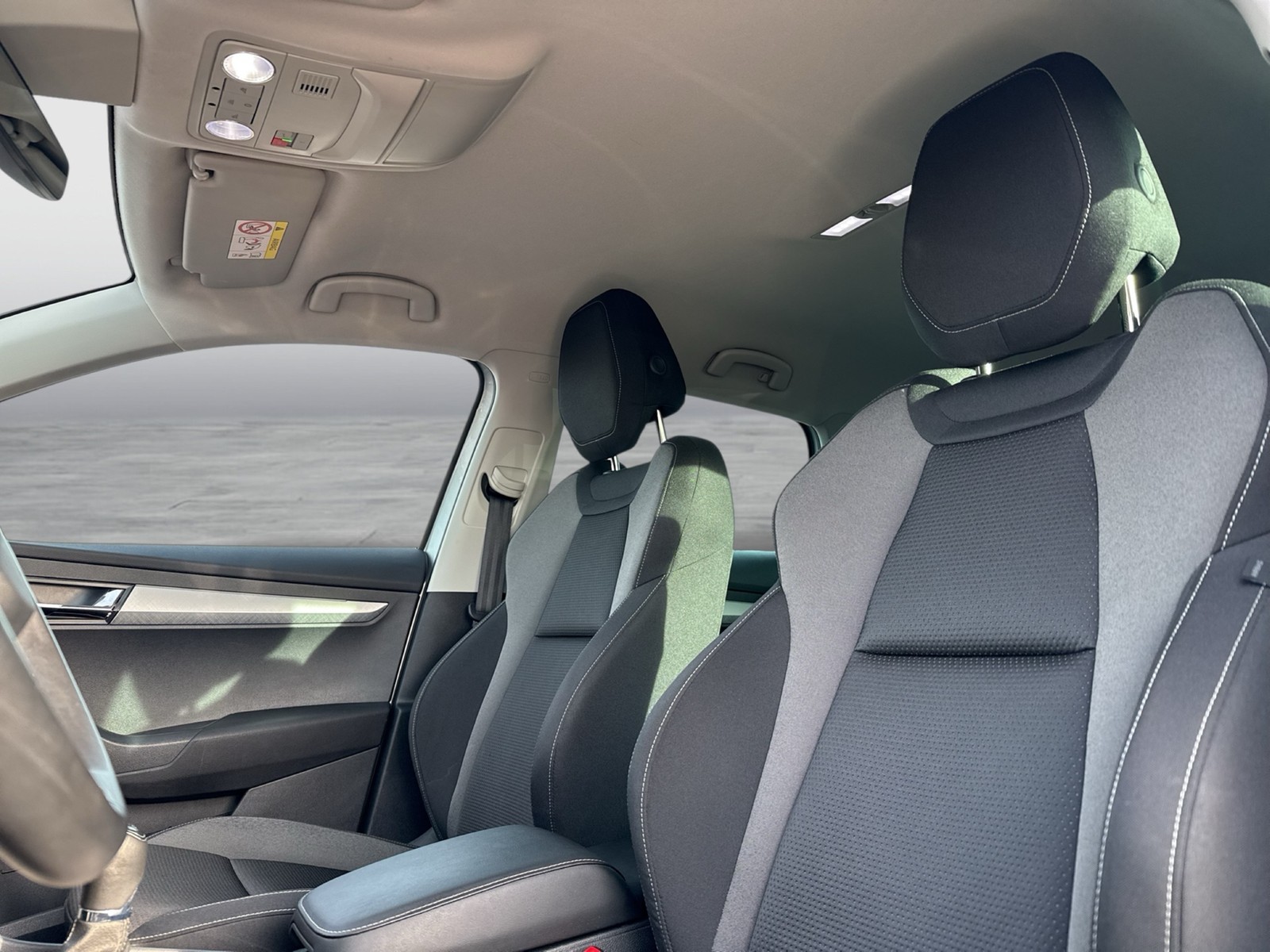 Skoda Karoq 1.5 TOUR CAM ACC E-KLAPPE NAVI LM17 SITZHZ