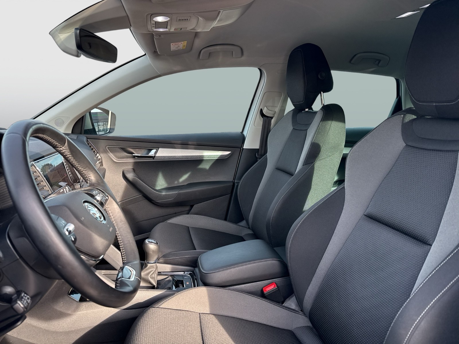 Skoda Karoq 1.5 TOUR CAM ACC E-KLAPPE NAVI LM17 SITZHZ