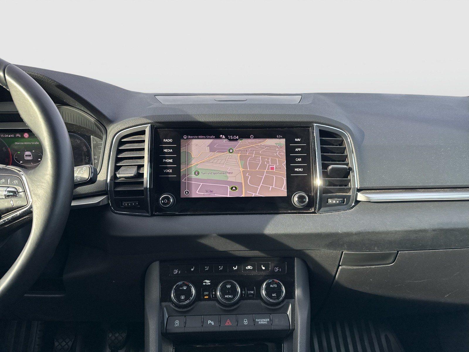 Skoda Karoq 1.5 TOUR CAM ACC E-KLAPPE NAVI LM17 SITZHZ