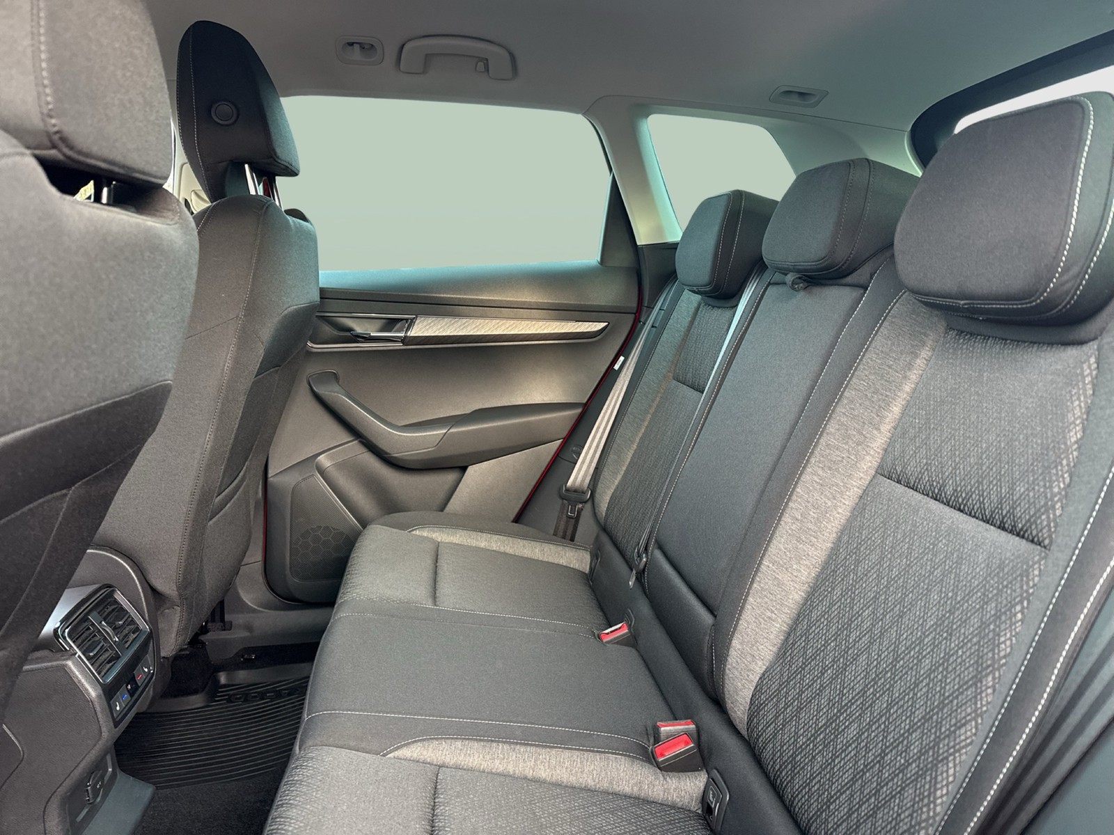 Skoda Karoq 1.5 STYLE AHK CAM ACC MATRIX E-KLAPPE NAVI