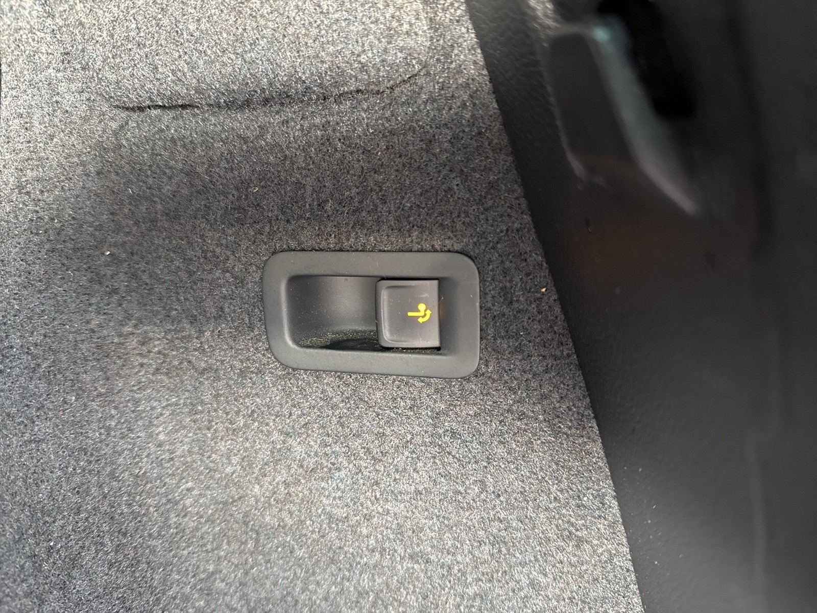 Skoda Karoq 1.5 STYLE AHK CAM ACC MATRIX E-KLAPPE NAVI