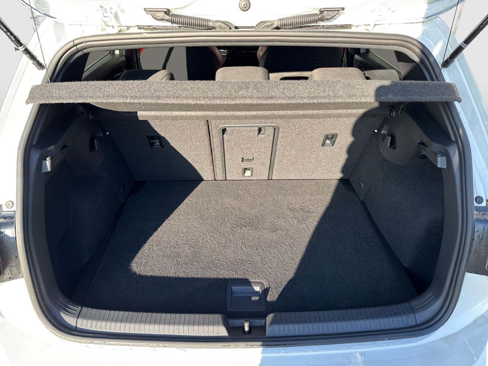 Volkswagen Golf VIII 2.0 GTI CARPLAY LM17 SPORTFAHRWERK