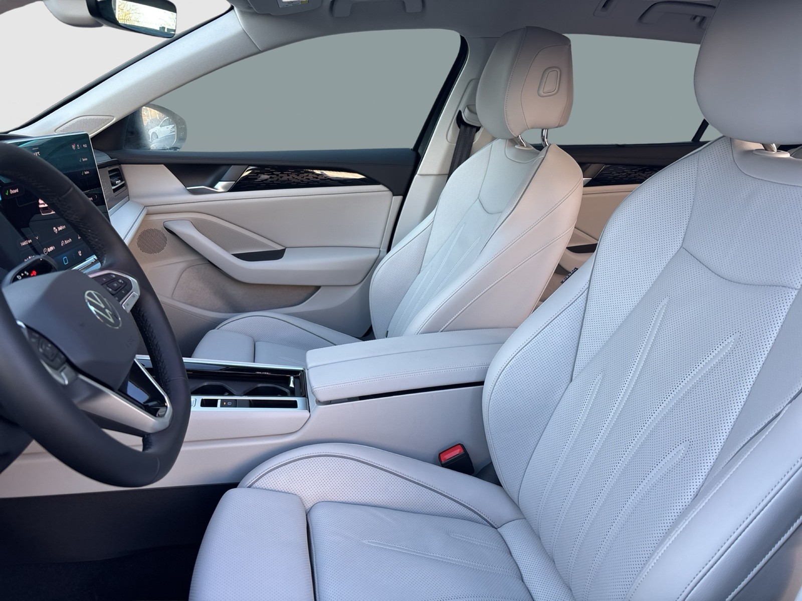 Volkswagen Passat Variant 1.5 HYBRID ELEGANCE LEDER AHK CAM