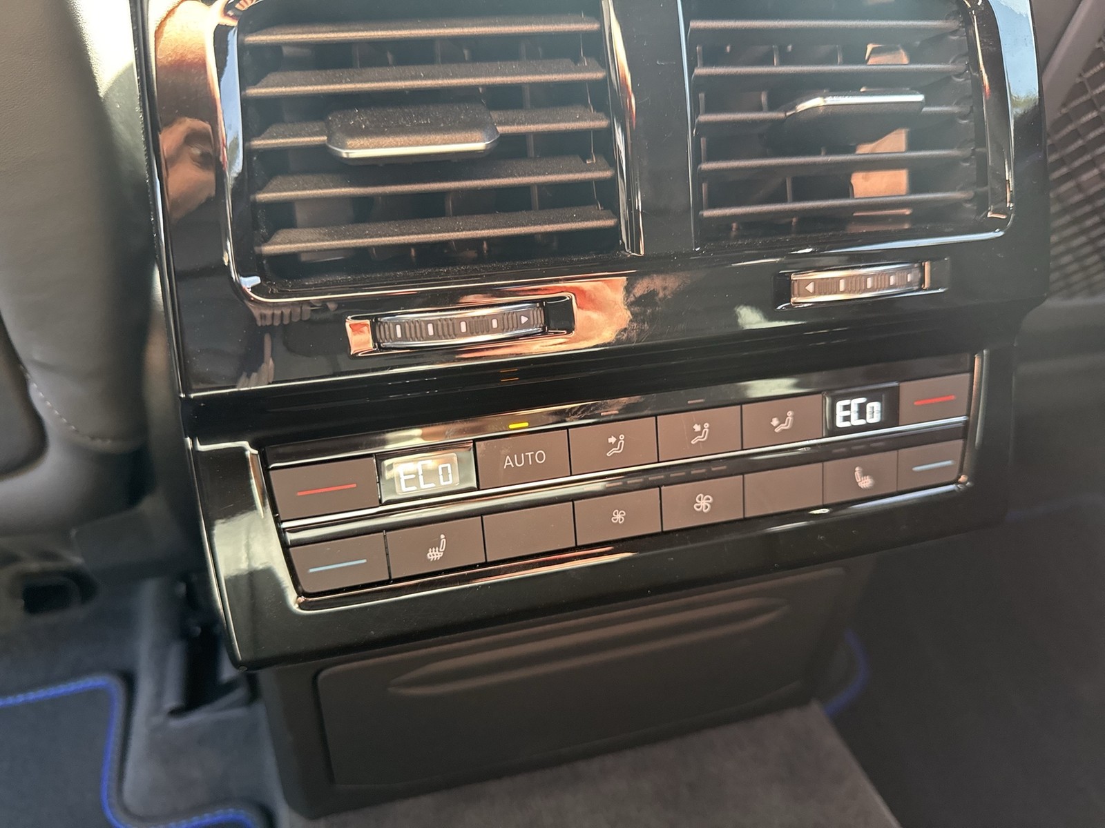 Volkswagen Touareg HYBRID R DYNAUDIO AHK 360CAM ACC LM22