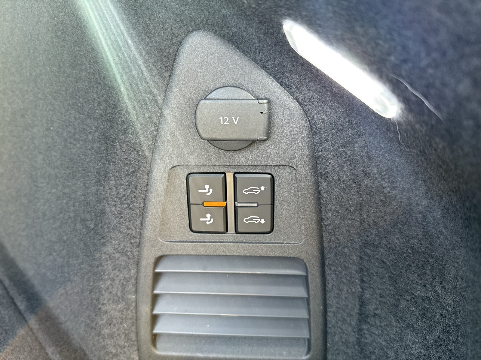 Volkswagen Touareg HYBRID R DYNAUDIO AHK 360CAM ACC LM22