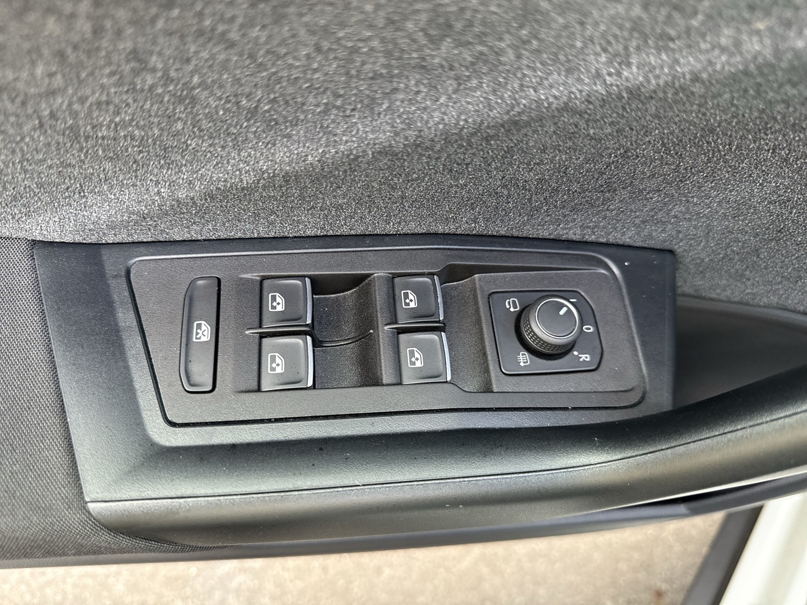 Volkswagen T-Roc 2.0 MOVE CAM LM17 NAVI CARPLAY SITZHEIZUNG