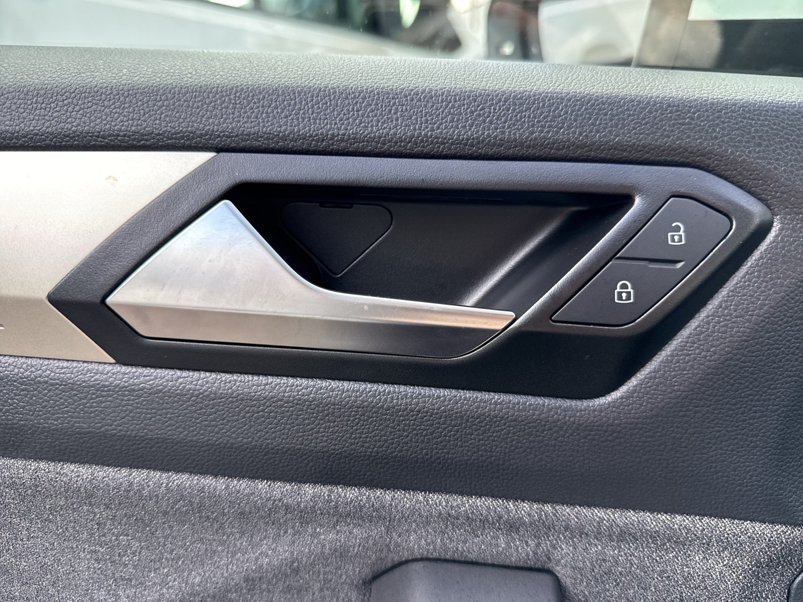 Volkswagen T-Roc 2.0 MOVE CAM LM17 NAVI CARPLAY SITZHEIZUNG