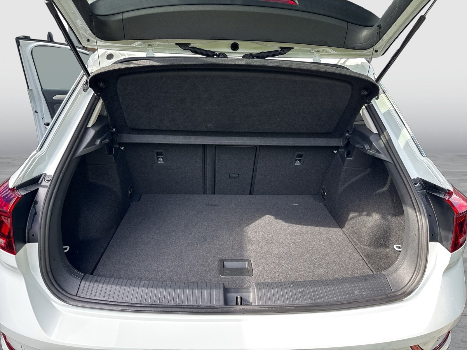 Volkswagen T-Roc 2.0 MOVE CAM LM17 NAVI CARPLAY SITZHEIZUNG