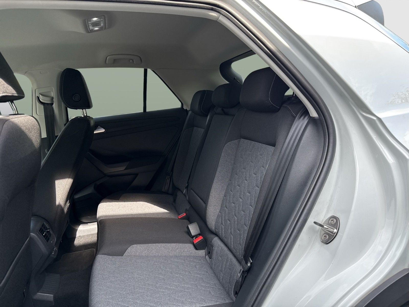 Volkswagen T-Roc 2.0 MOVE CAM LM17 NAVI CARPLAY SITZHEIZUNG