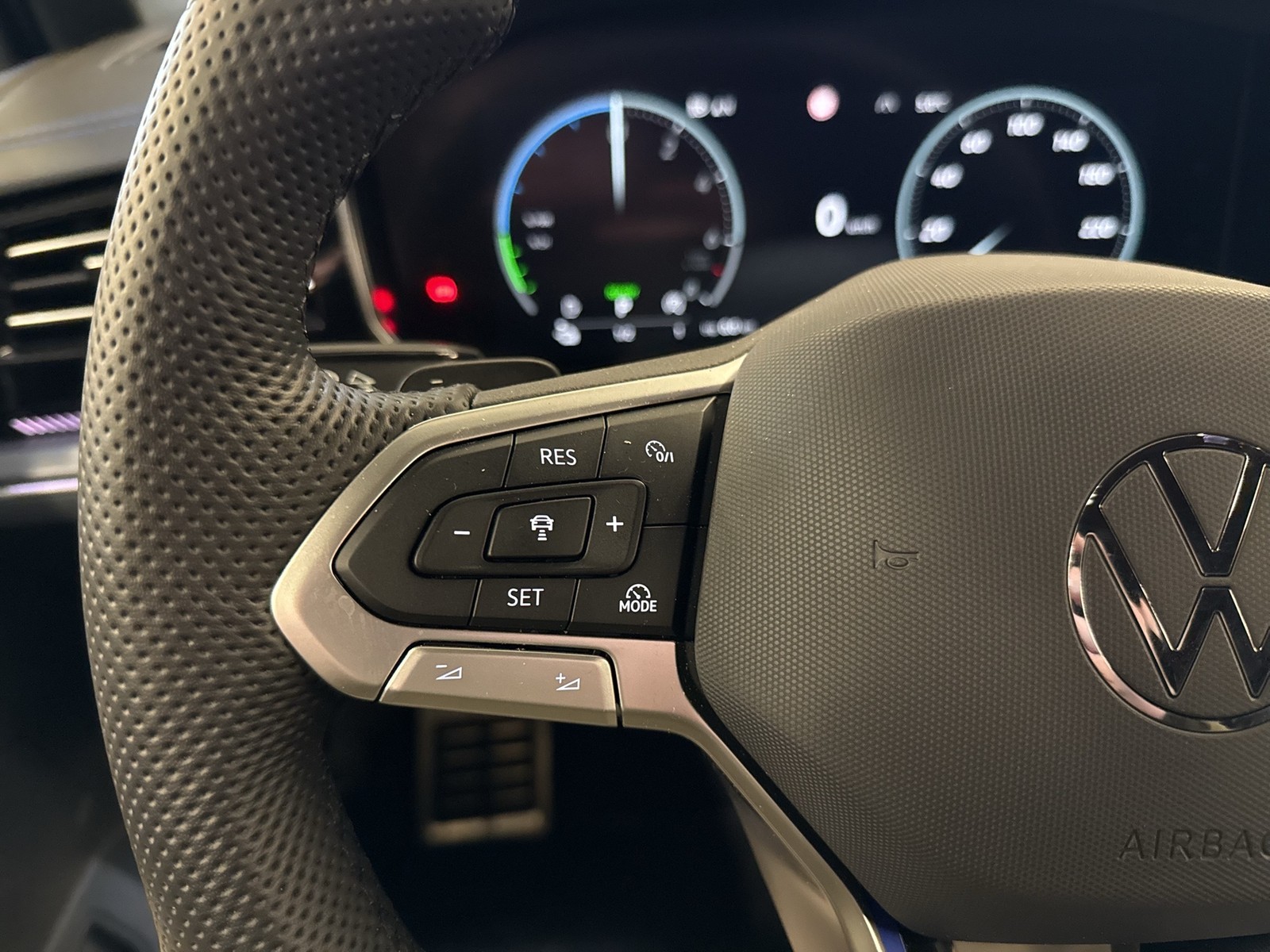 Volkswagen Touareg HYBRID R DYNAUDIO AHK 360CAM ACC LM21