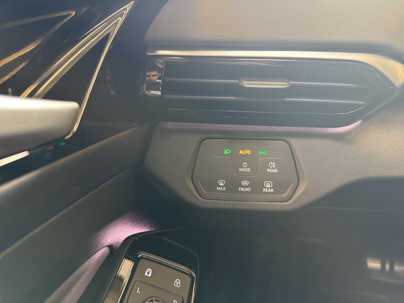 Volkswagen ID.4 Pro 4X4 WÄRMEPUMPE AHK CAM ACC LM19 NAVI