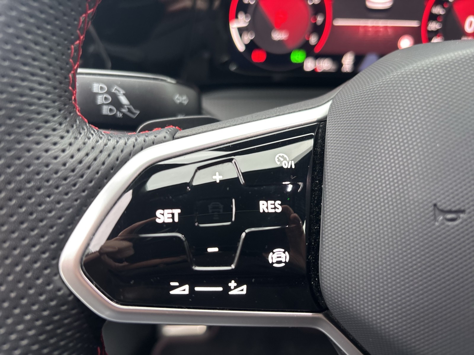 Volkswagen Golf VIII 2.0 GTI KAMERA HeadUp NAVI LED+