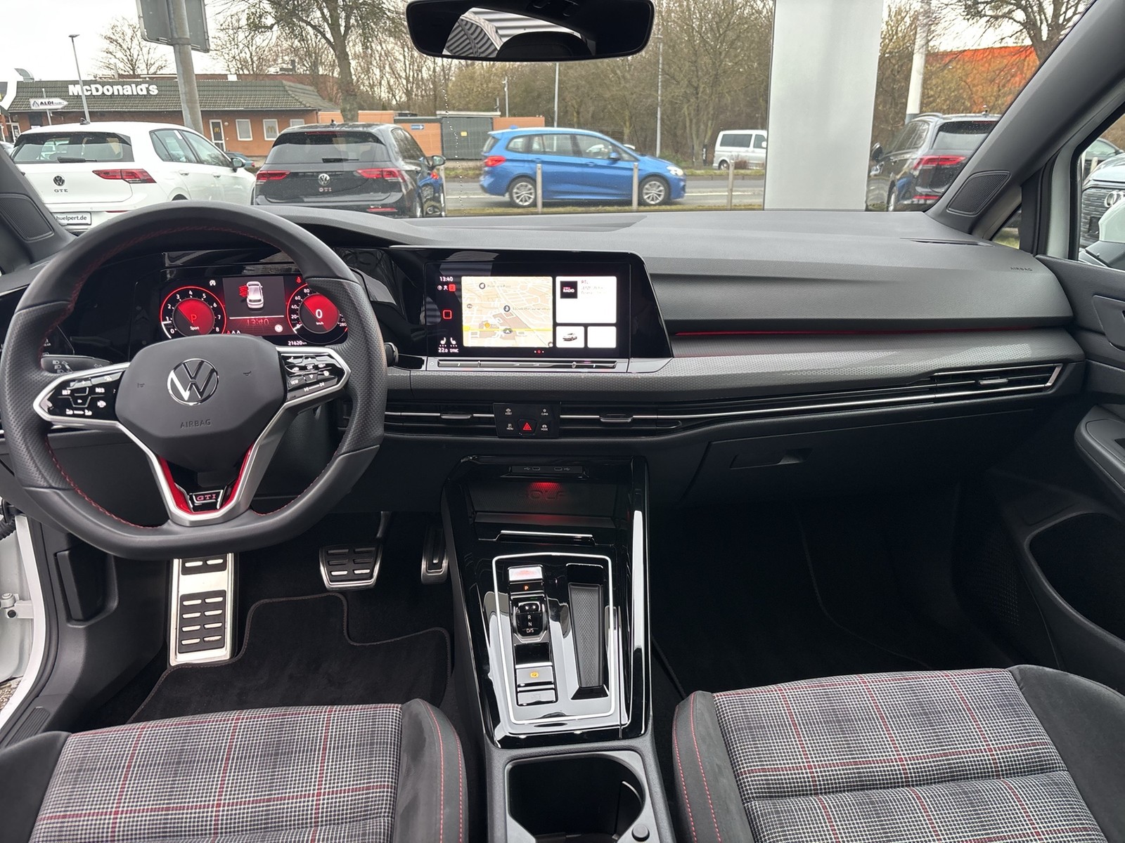 Volkswagen Golf VIII 2.0 GTI KAMERA HeadUp NAVI LED+