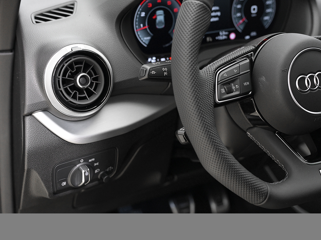 Audi Q2 35 TFSI S Line PANO+AHK+Sonnenschutzverglasung+Komfortpaket