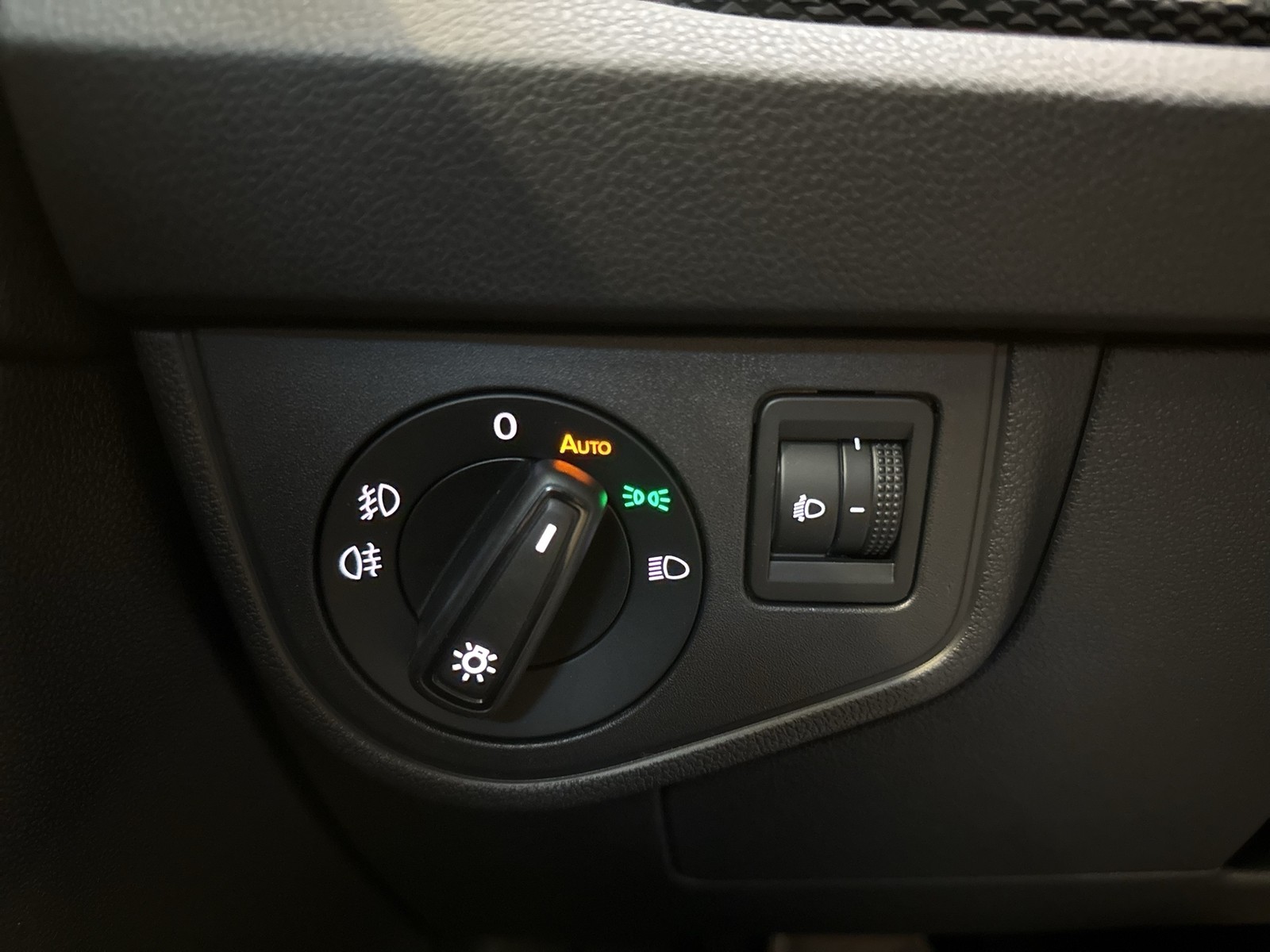Volkswagen Polo 1.0 LIFE ACC NAVI CARPLAY LED SITZHEIZUNG