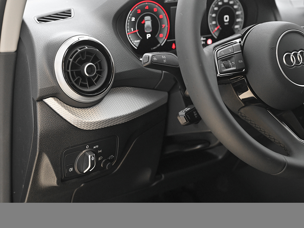 Audi Q2  advanced 35 s tronic AHK eKLAPPE CAM LM17