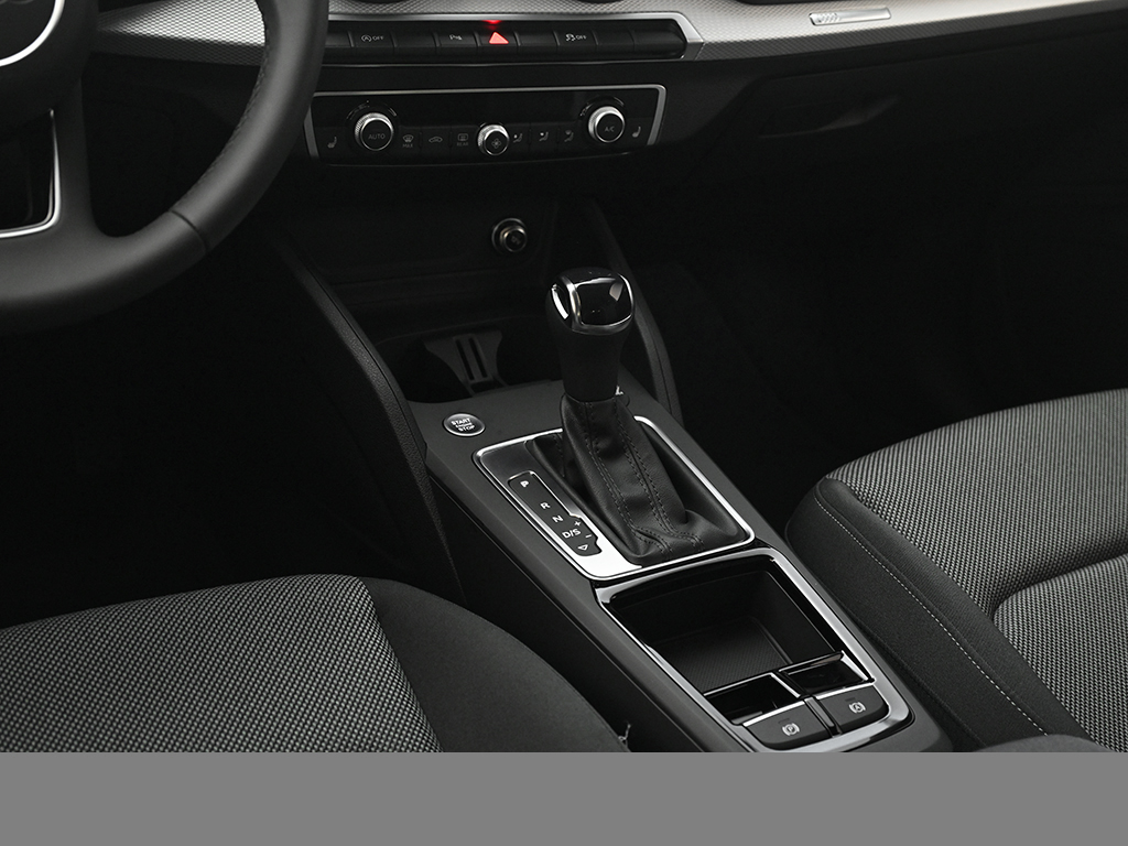 Audi Q2  advanced 35 s tronic AHK eKLAPPE CAM LM17