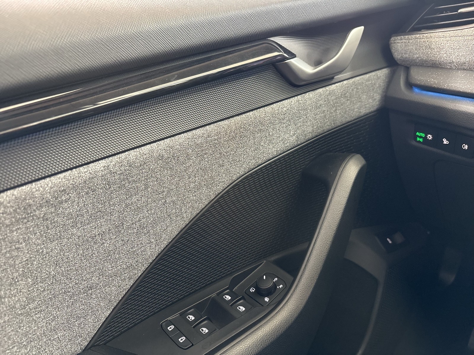 Skoda Octavia Combi 2.0 TOUR 360°CAM ACC HEADUP MATRIX