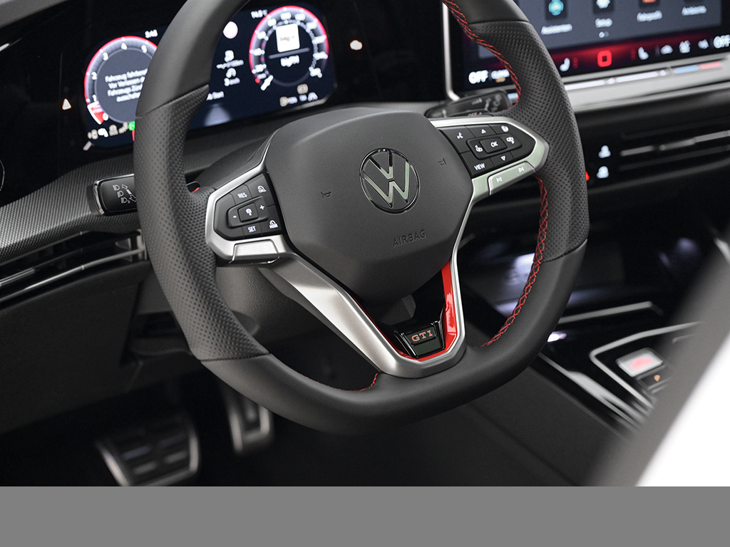 Volkswagen Golf GTI BLACKSTYLE PANO MATRIXLED AHK LM19