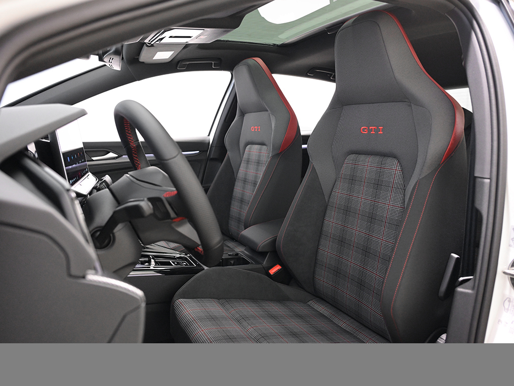 Volkswagen Golf GTI BLACKSTYLE PANO MATRIXLED AHK LM19