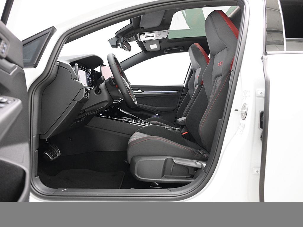 Volkswagen Golf GTI BLACKSTYLE PANO MATRIXLED AHK LM19