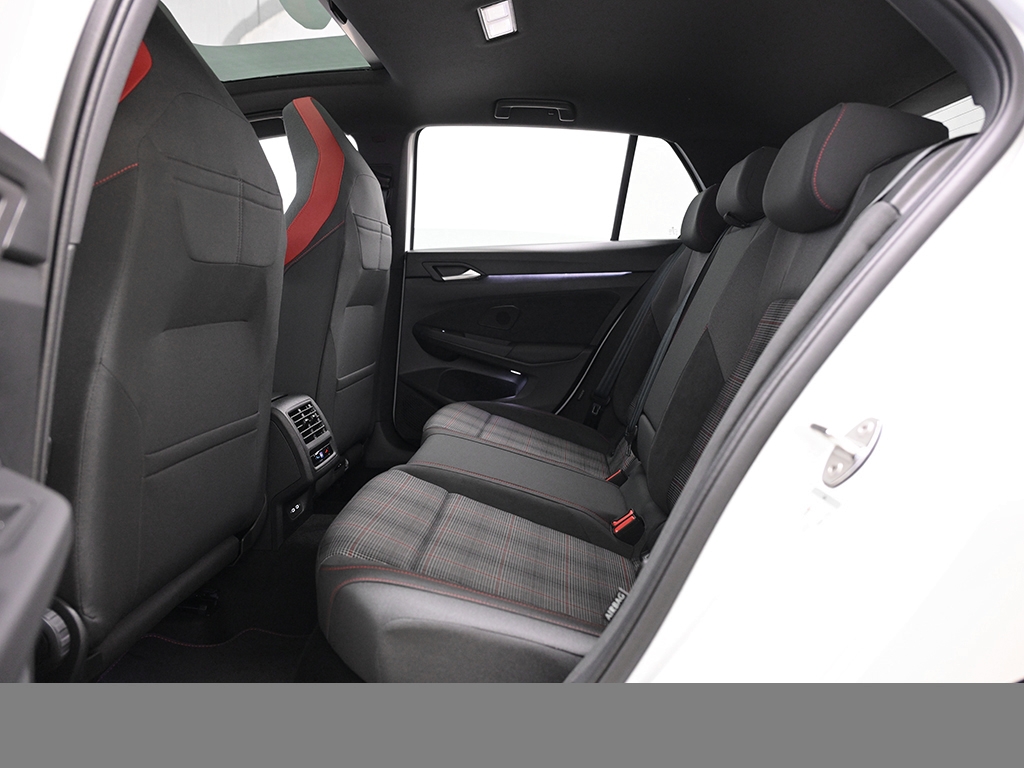 Volkswagen Golf GTI BLACKSTYLE PANO MATRIXLED AHK LM19
