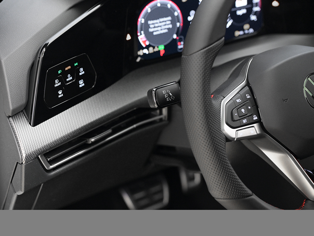 Volkswagen Golf GTI BLACKSTYLE PANO MATRIXLED AHK LM19