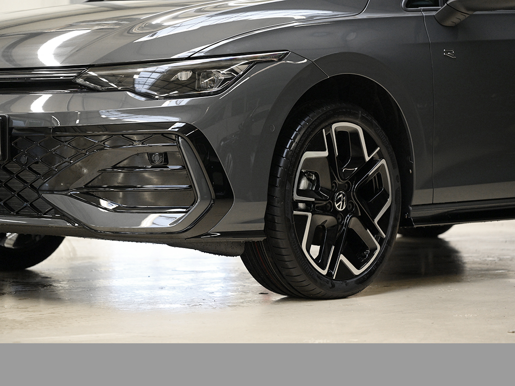 Volkswagen Golf 1.5 R-LINE DSG BLACKSTYLE MATRIXLED AHK
