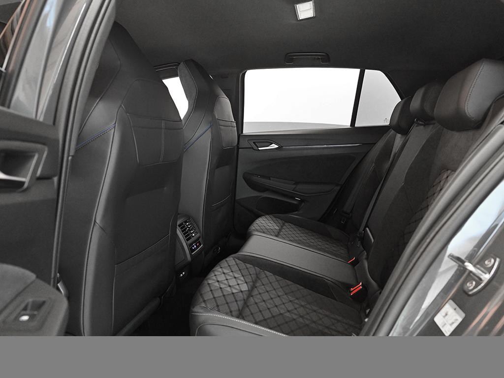 Volkswagen Golf 1.5 R-LINE DSG BLACKSTYLE AHK MATRIXLED