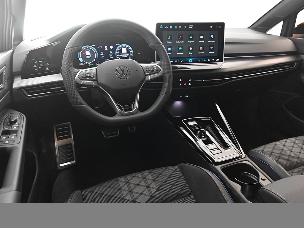 Volkswagen Golf 1.5 R-LINE DSG BLACKSTYLE AHK MATRIXLED