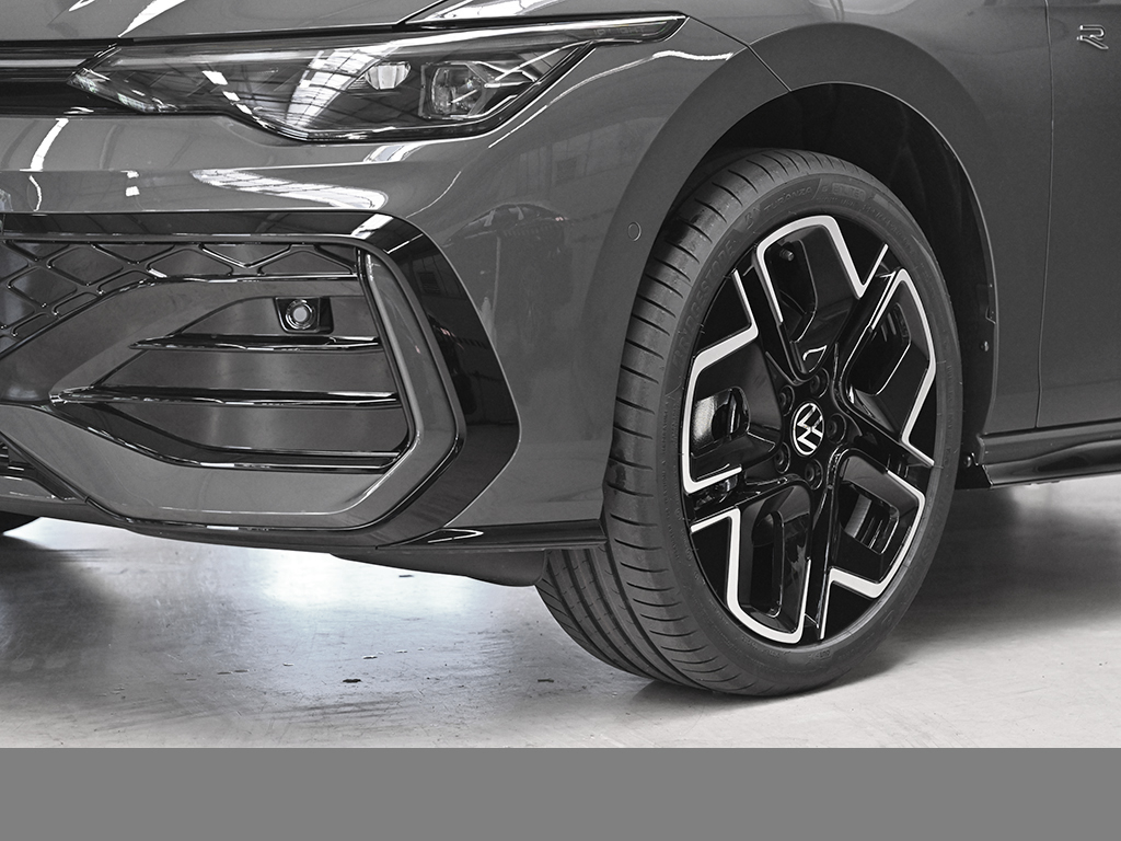 Volkswagen Golf 1.5 R-LINE DSG BLACKSTYLE AHK MATRIXLED