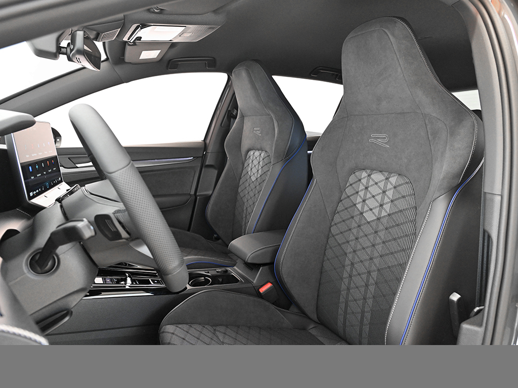 Volkswagen Golf 1.5 R-LINE DSG BLACKSTYLE AHK MATRIXLED