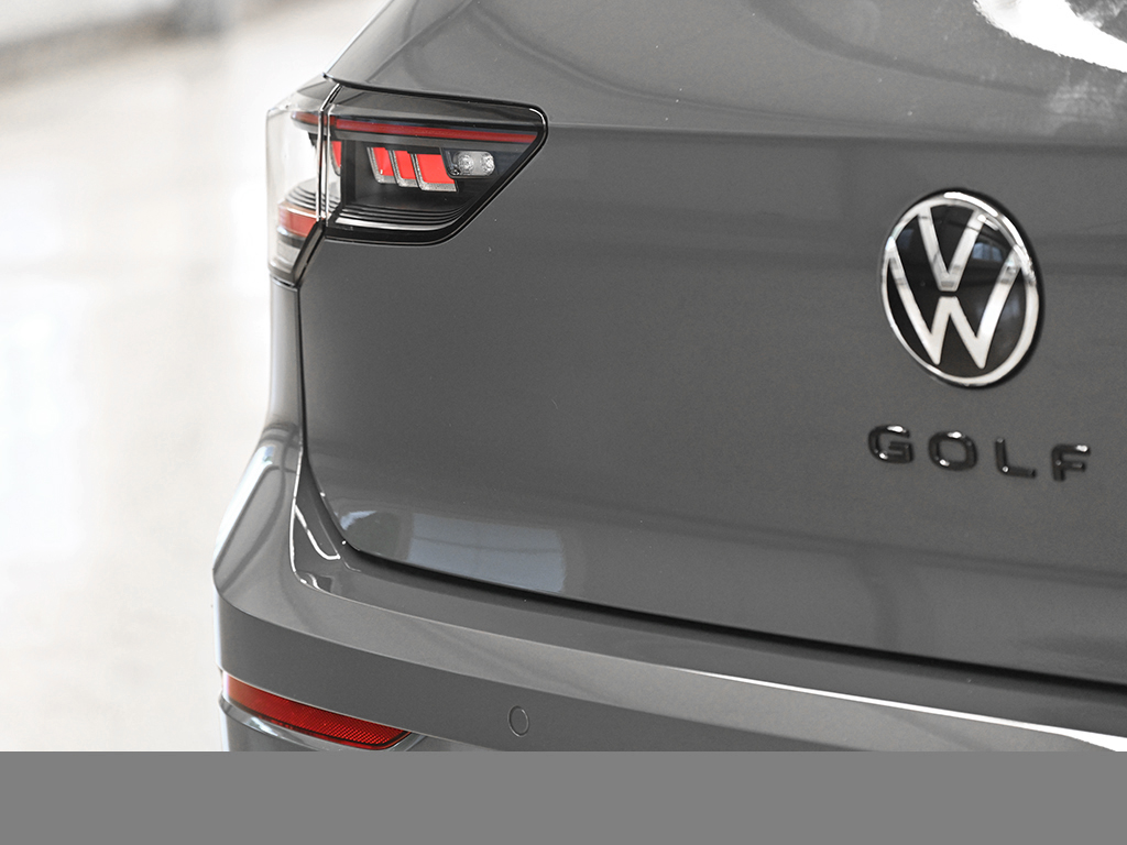 Volkswagen Golf 1.5 R-LINE DSG PANO HARMANKARDON AHK HEADUP