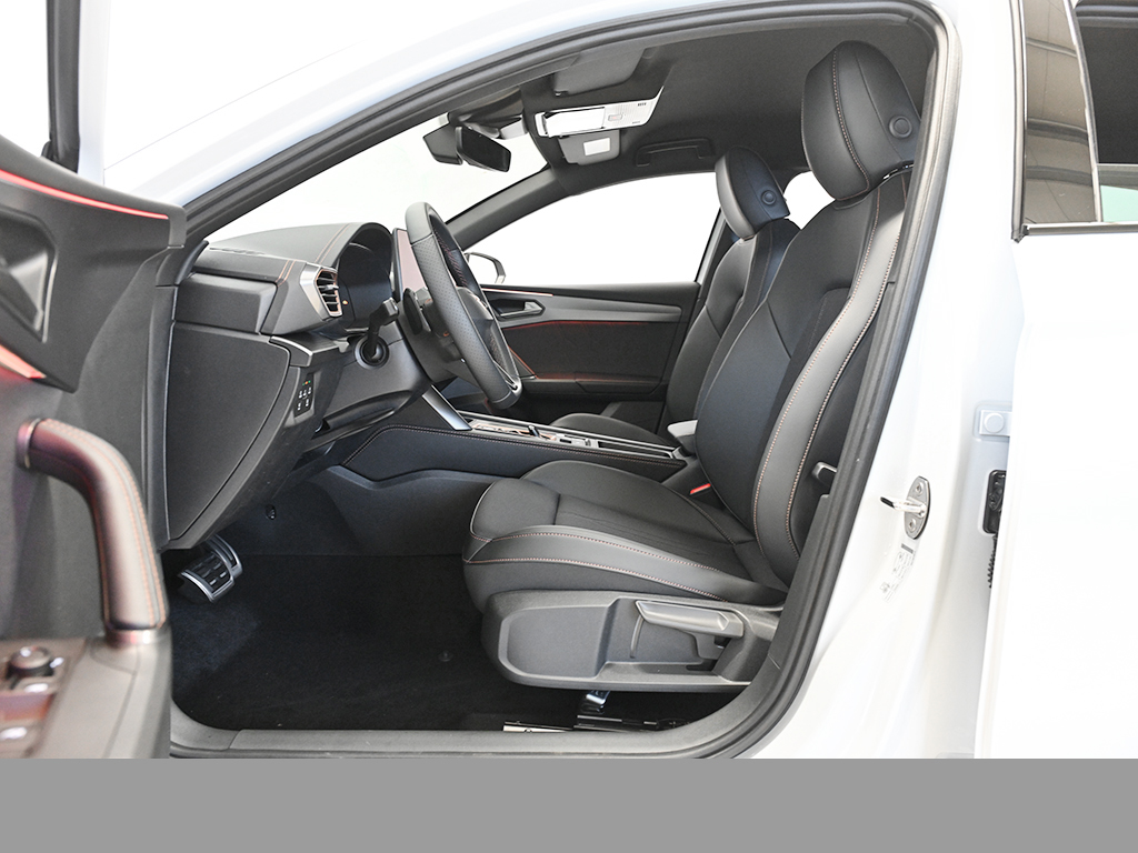 Cupra Leon ST HYBRID AHK CAM NAVI eKLAPPE LM18 KEYLESS