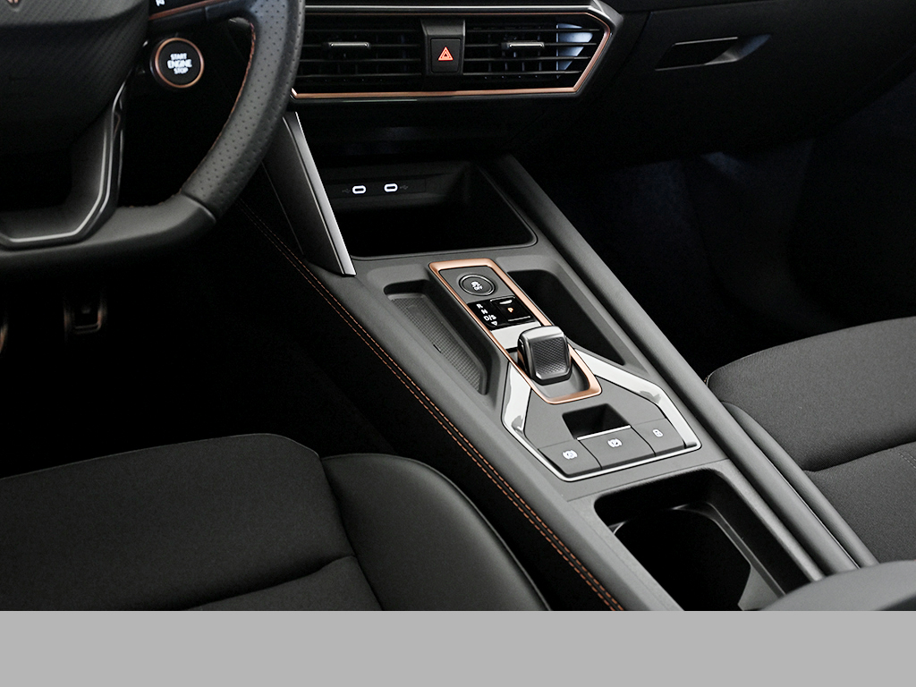 Cupra Leon ST HYBRID AHK CAM NAVI eKLAPPE LM18 KEYLESS