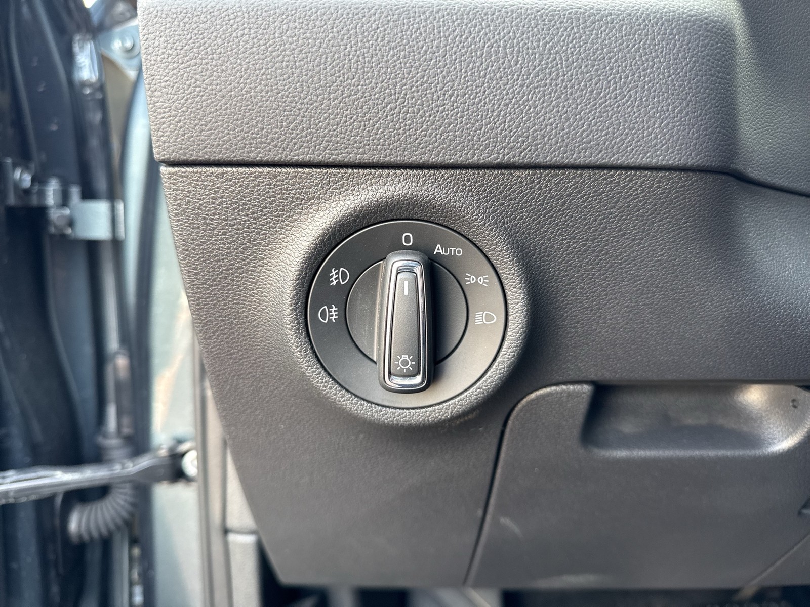 Skoda Karoq 1.5 CLEVER AHK KAMERA ACC eKLAPPE NAVI ALU