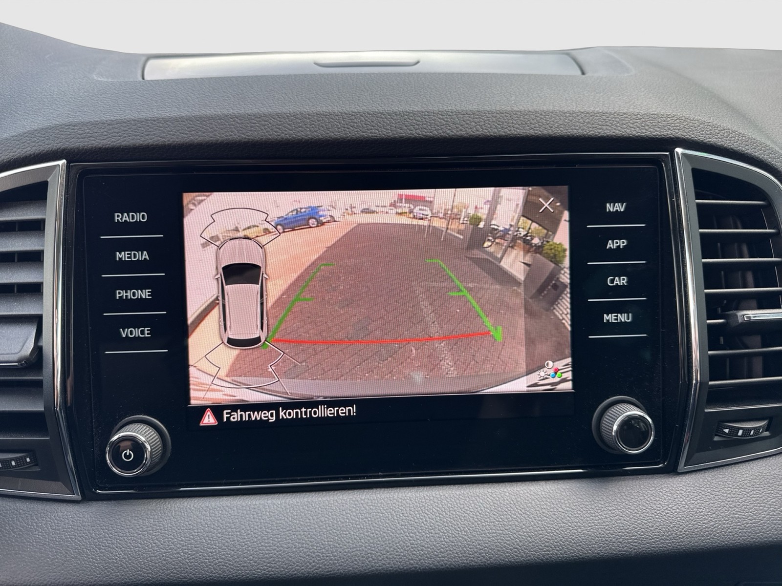 Skoda Karoq 1.5 CLEVER AHK KAMERA ACC eKLAPPE NAVI ALU