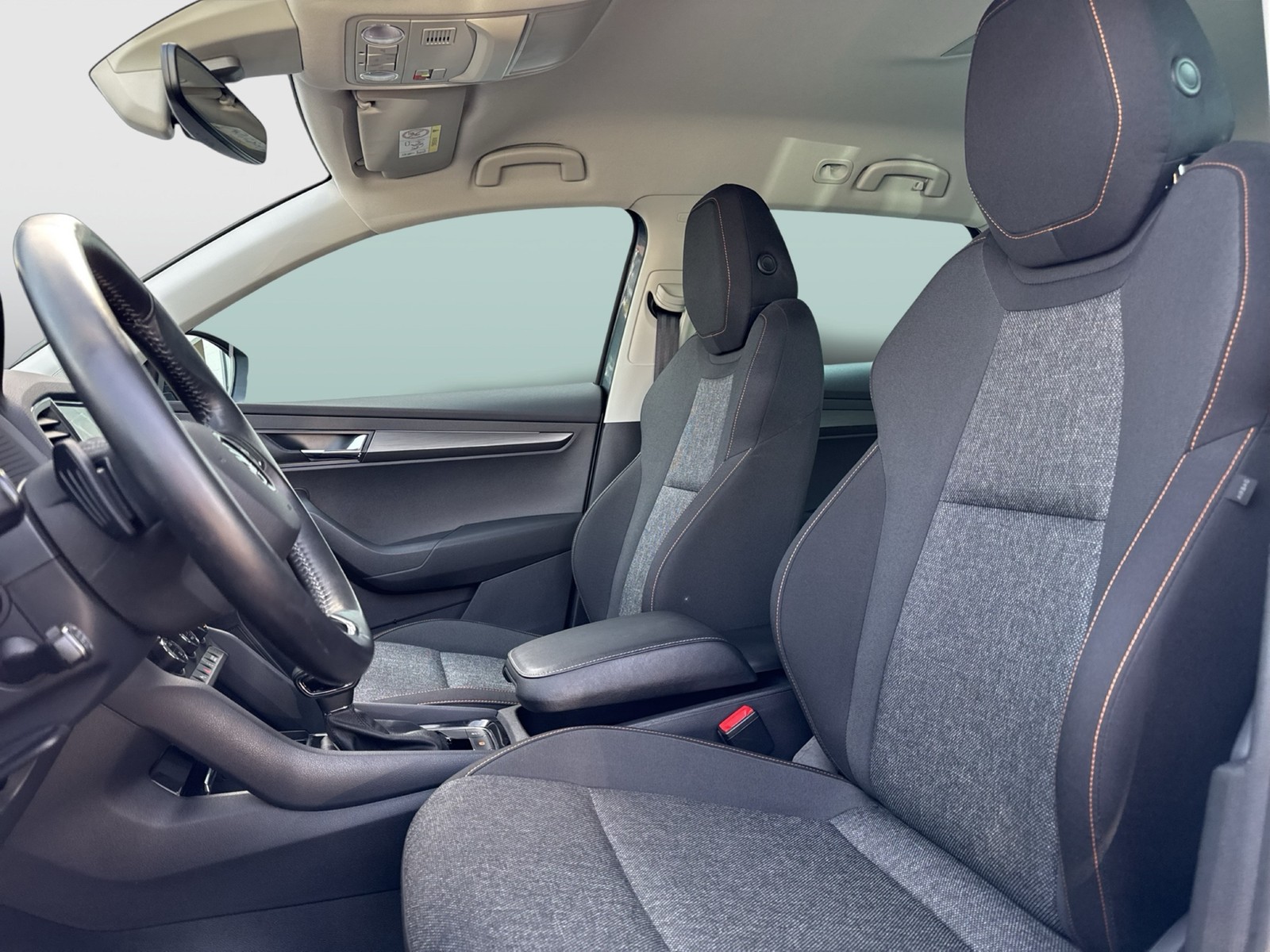 Skoda Karoq 1.5 CLEVER AHK KAMERA ACC eKLAPPE NAVI ALU