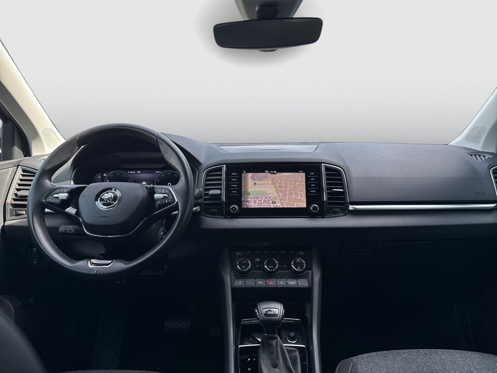 Skoda Karoq 1.5 CLEVER AHK KAMERA ACC eKLAPPE NAVI ALU