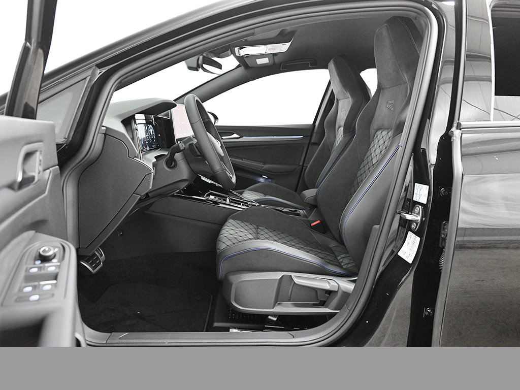 Volkswagen Golf VIII 1.5 eTSI R-LINE BLACK STYLE CAM LM18