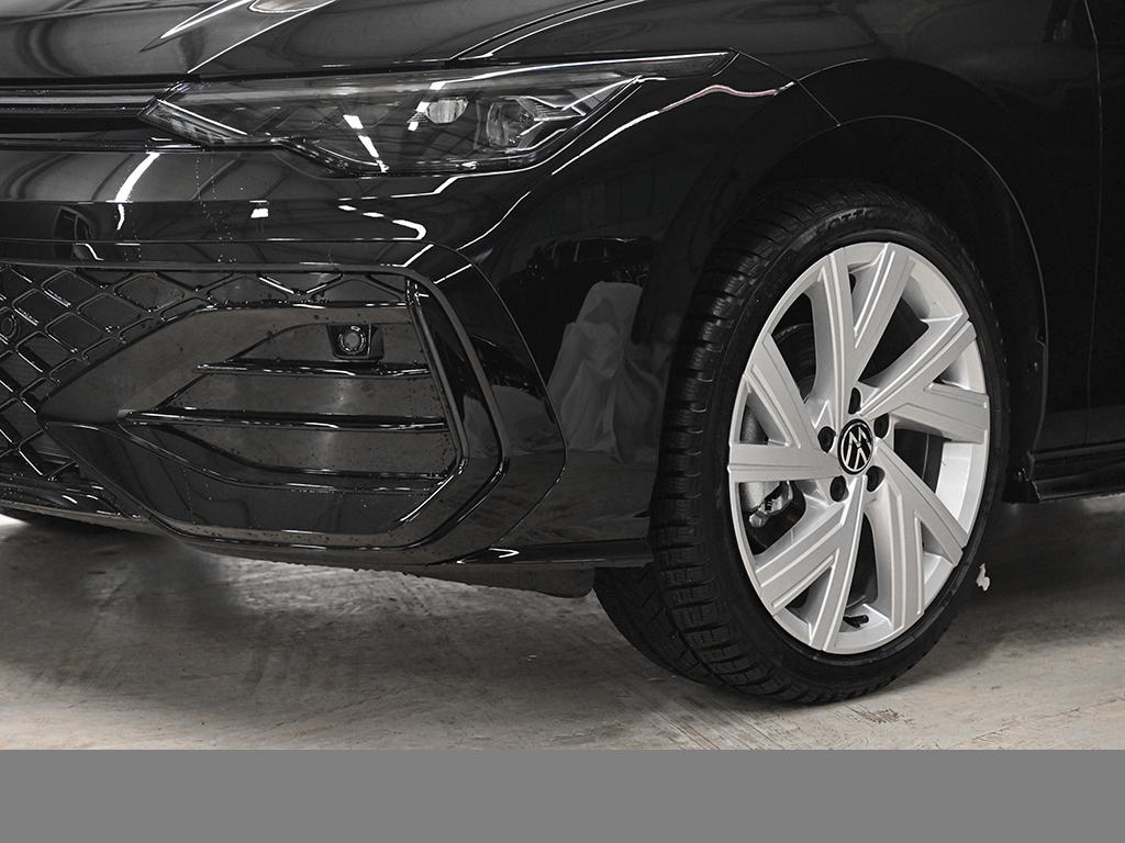 Volkswagen Golf VIII 1.5 eTSI R-LINE BLACK STYLE CAM LM18