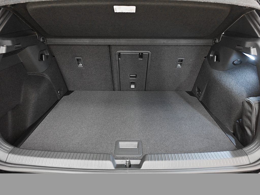 Volkswagen Golf VIII 1.5 eTSI R-LINE BLACK STYLE CAM LM18