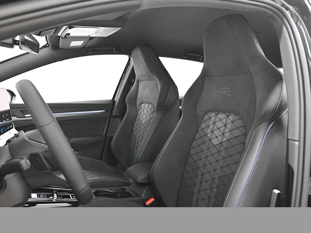 Volkswagen Golf VIII 1.5 eTSI R-LINE BLACK STYLE CAM LM18