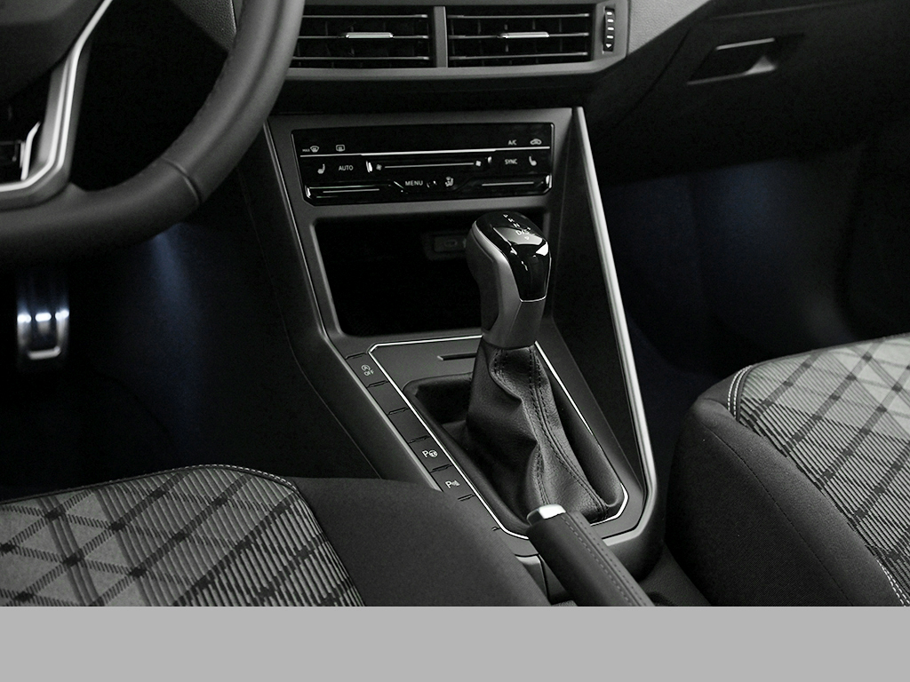 Volkswagen Taigo 1.0 R-LINE BLACK STYLE CAM ACC LM18 MATRIX