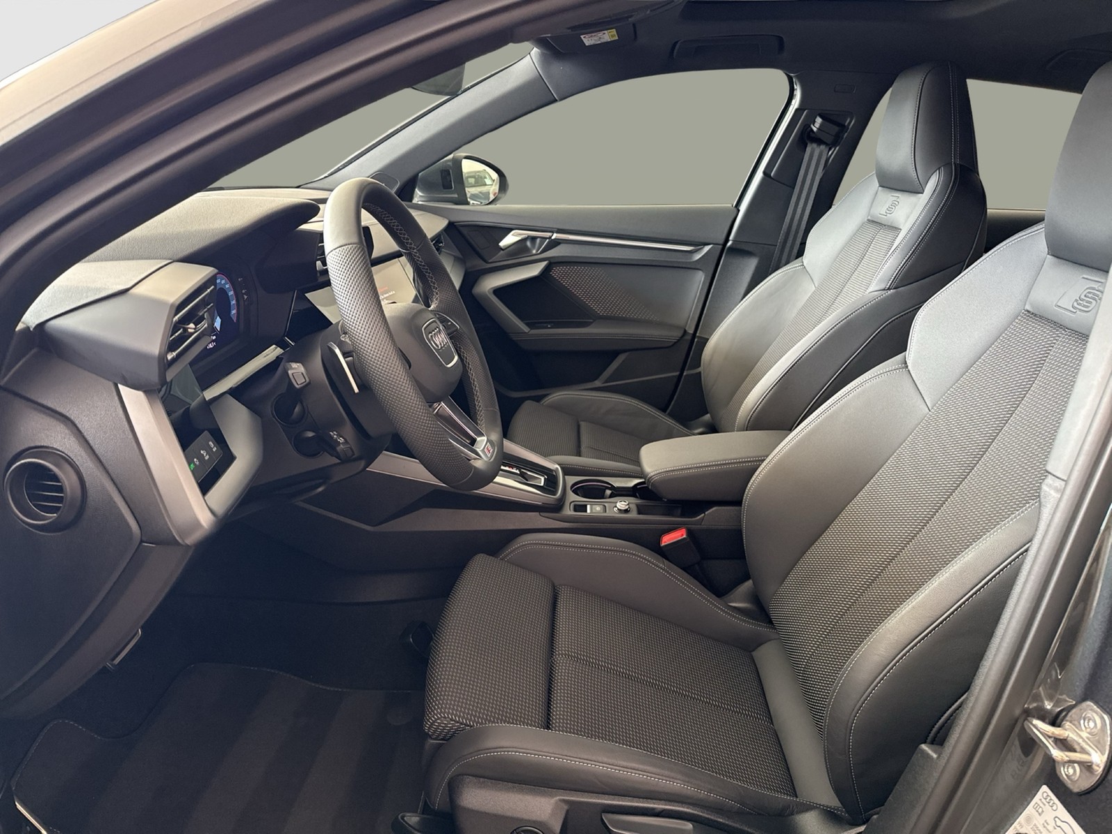 Audi A3 Sportback 35 S LINE PANO SONOS CAM ACC LM18