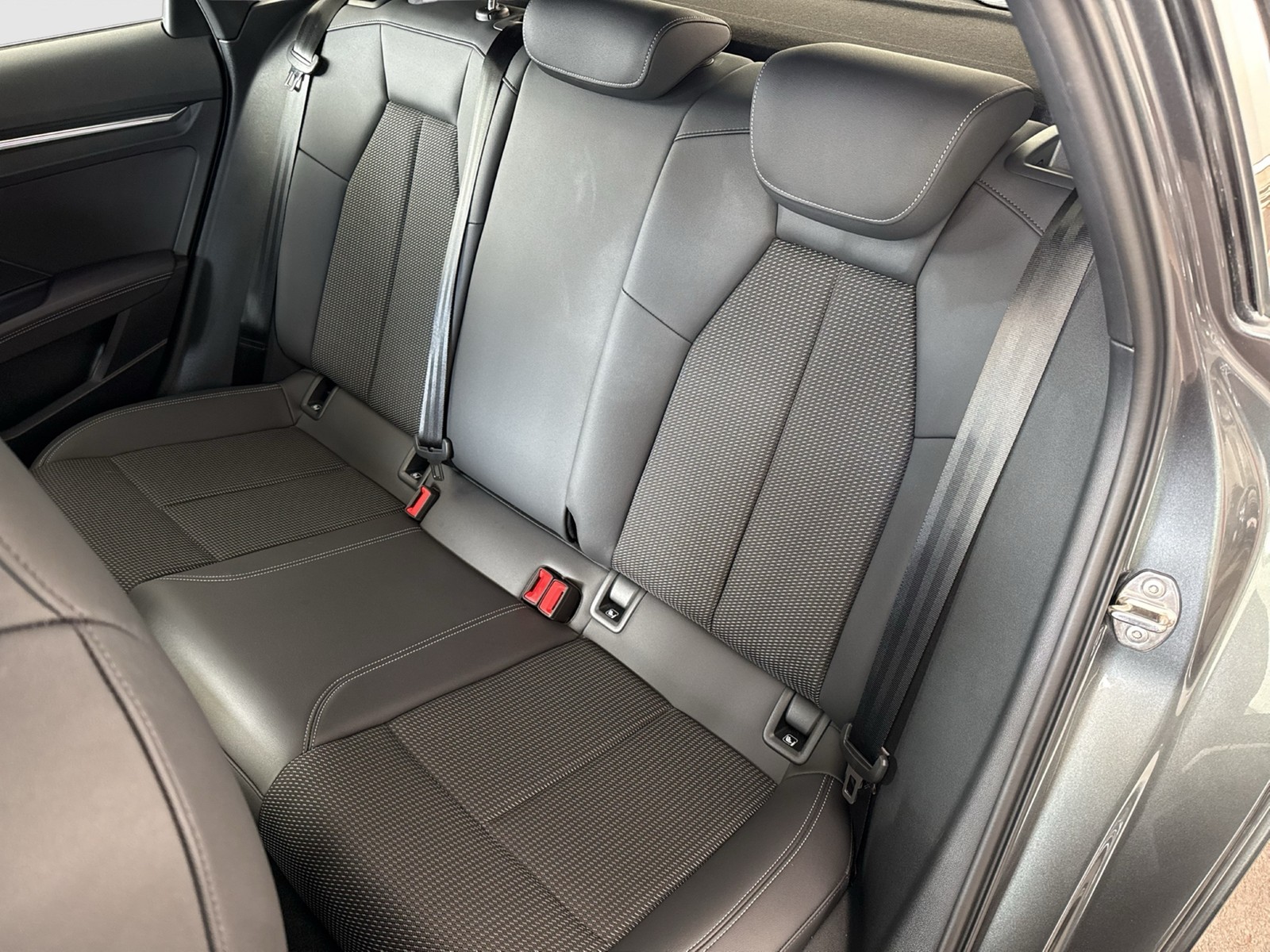 Audi A3 Sportback 35 S LINE PANO SONOS CAM ACC LM18