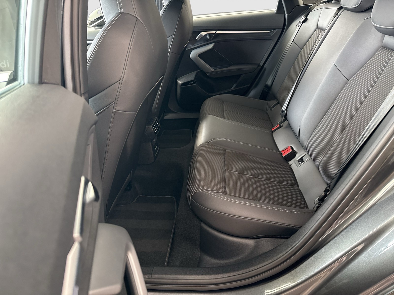 Audi A3 Sportback 35 S LINE PANO SONOS CAM ACC LM18