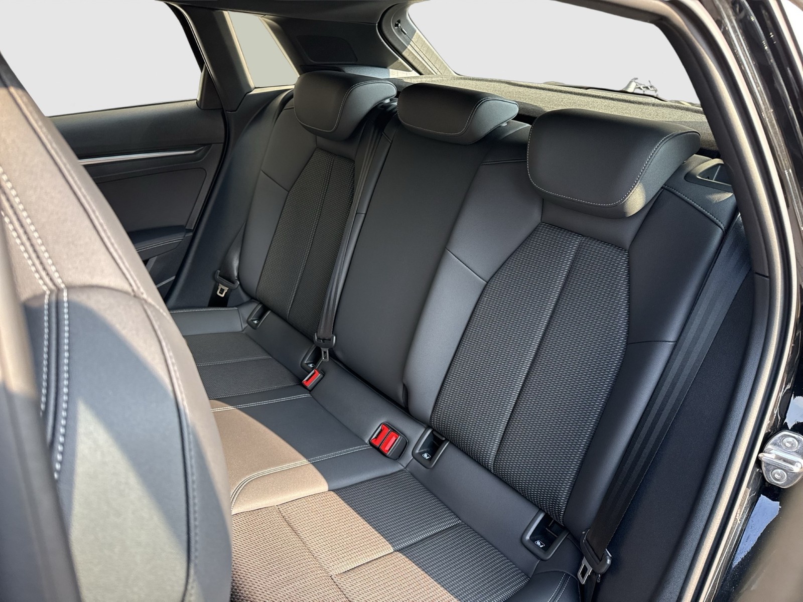 Audi A3 Sportback 35 S LINE PANO SONOS CAM ACC LM18